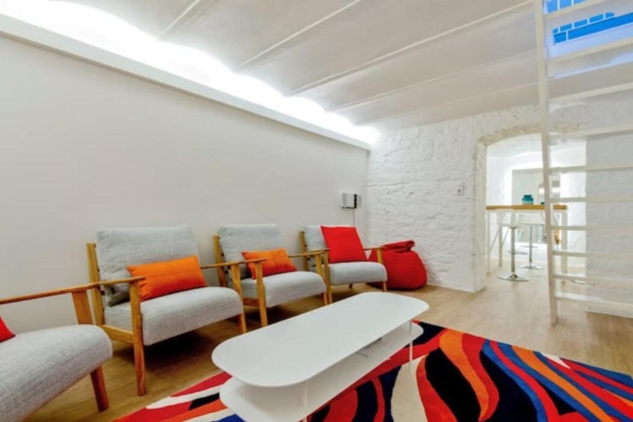 Cozy 2 Bedroom In Apartment *